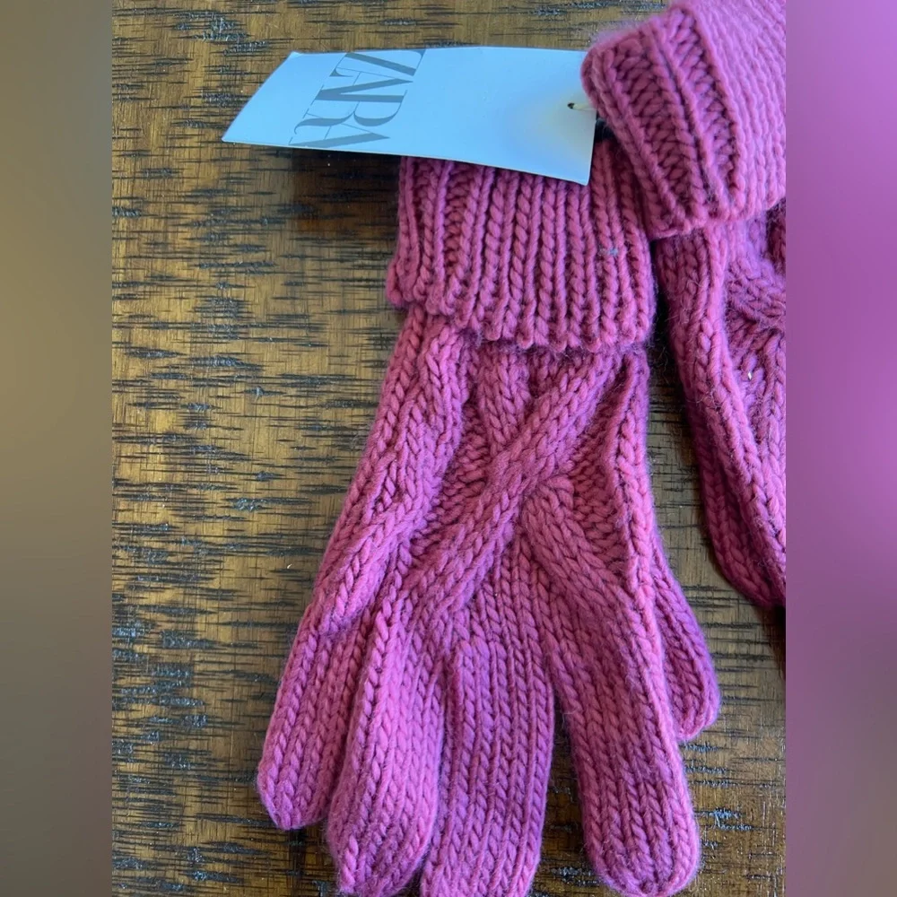 ⚡️MOVING SALE ⚡️Zara knit gloves ⚡️MOVING SALE ⚡️